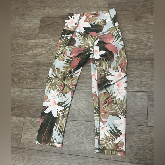 Activewear set - Picture 2 of 4